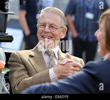 Dorset, UK. Sep 29, 2014. L'acteur Edward Fox a été rejoint par sa femme et ses collègues de l'actrice Joanna David comme ils ont ouvert une série de nouvelles serres du Kingston Maurward Horticultural College dans leur comté de Dorset, Angleterre. Credit : Dorset Media Service/Alamy Live News Banque D'Images