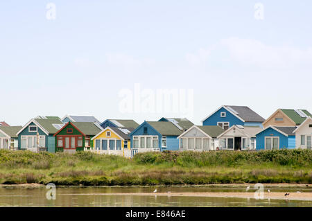 Cabines de plage peint à Hengistbury Head, Mudeford, Christchurch, Dorset, Angleterre Banque D'Images