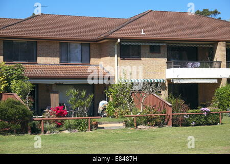 Unités de deux étages,maisons,appartements dans narrabeen sur Sydney plages du nord, Australie Banque D'Images