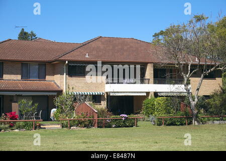 Unités de deux étages,maisons,appartements dans narrabeen sur Sydney plages du nord, Australie Banque D'Images