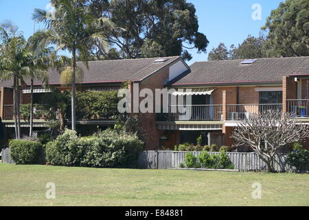 Unités de deux étages,maisons,appartements dans narrabeen sur Sydney plages du nord, Australie Banque D'Images