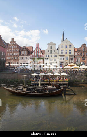 Port avec River Ilmenau et suis Stintmarkt, Lunebourg, Basse-Saxe, Allemagne Banque D'Images