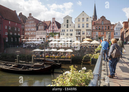 Port avec River Ilmenau et suis Stintmarkt, Lunebourg, Basse-Saxe, Allemagne Banque D'Images