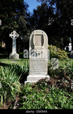 Tombe de John Keats (1795-1821) poète anglais Cimitero Acattolico cimetière protestant Rome Italie Banque D'Images