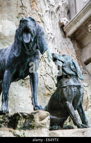 Le Matthias Fountain conçu par Alajos Strobl debout à Castle Hill dans le quartier de Buda Varhegy de Budapest. Plus de détails Banque D'Images