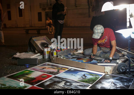 Peinture peintre rue devant une foule de spectateurs sur la Piazza Navona à Rome, Italie Banque D'Images