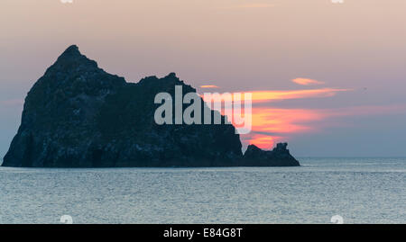 UK, North Cornwall. 14 septembre 2014. Coucher du soleil à Baie de Holywell. Banque D'Images