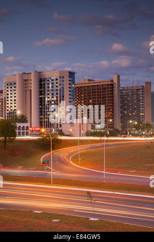 Secteur de l'hôtel au crépuscule, Brasilia, Brésil, District Fédéral Banque D'Images