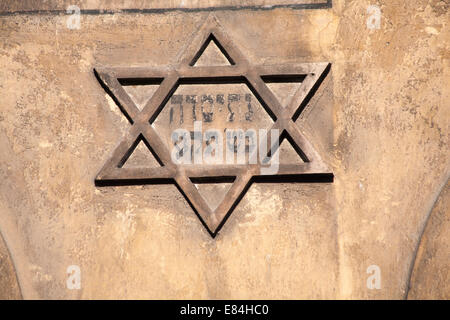 Étoile de David sur un mur de bâtiment dans le quartier juif Kazimierz, Cracovie, Pologne en septembre Banque D'Images