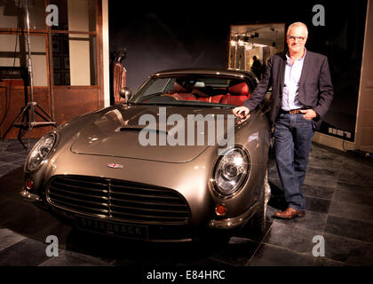 Une nouvelle voiture de sport de luxe nommé Speedback a été dévoilé. Le GT a été conçu et construit en Grande-Bretagne par David Brown de l'automobile. La voiture peut atteindre 0-63 miles par heure (mph) en 4,8 secondes et une vitesse maximale de 155 mph. Il sera montré publiquement pour la première fois à Monaco en avril. Fondateur et PDG de l'entreprise David Brown dit, 'Le nom Speedback reflète parfaitement les voiture de sport classique tradition du passé, tout en rendant justice à la silhouette sophistiquée de la voiture à la main du corps et un style unique qui contient, parmi beaucoup d'autres détails, une aire de pique-nique rabattable siège.' Featuring : Atmo Banque D'Images