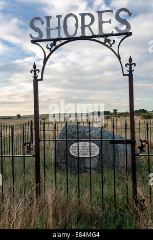 Un marqueur commémore les rives patrimoine familial sur la Réserve de prairie d'Amérique du nord du Montana. Banque D'Images