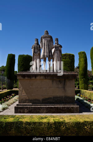 Statue de Christophe Colomb, le roi Ferdinand et La Reine Isabel, Alcazar de los Reyes Cristianos, la ville de Cordoba, Andalousie, Espagne Banque D'Images