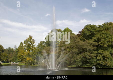 Arnhem, Pays-Bas - le 28 septembre 2014 : Fontaine en parc Sonsbeek Banque D'Images