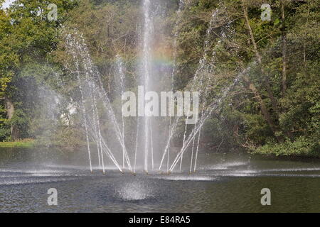 Arnhem, Pays-Bas - le 28 septembre 2014 : Fontaine en parc Sonsbeek Banque D'Images