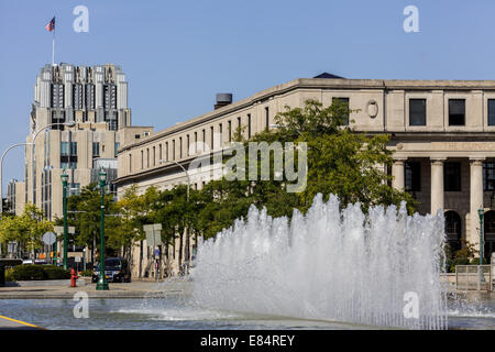 Clinton Square, Syracuse, New York. Bâtiment art déco grille nationale est derrière. Banque D'Images
