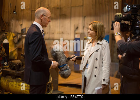 John Swinney sur l'indépendance écossaise sentier de campagne référendaire à l'ingénierie de l'acier, Glasgow, Ecosse. Banque D'Images