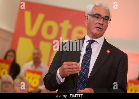 Mieux ensemble pro-Union européenne Chef de campagne, Alistair Darling parle lors d'un événement, à Clydebank, Glasgow, Écosse. Banque D'Images