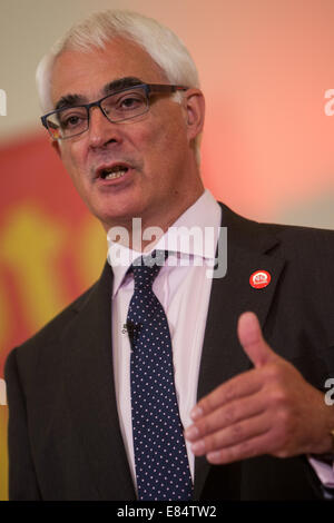 Mieux ensemble pro-Union européenne Chef de campagne, Alistair Darling parle lors d'un événement, à Clydebank, Glasgow, Écosse. Banque D'Images