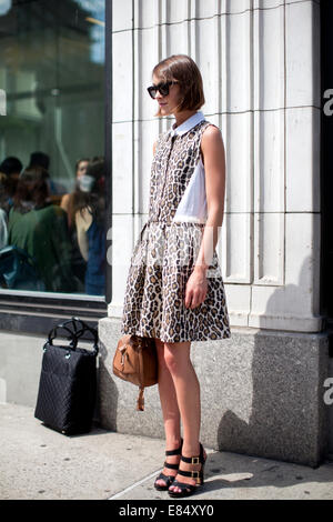 Les femmes New York Fashion Week SS 2014 Jour 3 - Street et comprend : Ella Catliff Où : New York, New York, United States Quand : 28 Mars 2014 Banque D'Images