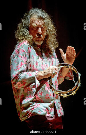 Toronto, Ontario, Canada. Sep 30, 2014. Le légendaire chanteur de Led Zeppelin ROBERT PLANT fait sold out show au Massey Hall à Toronto. Crédit : Igor/Vidyashev ZUMA Wire/Alamy Live News Banque D'Images