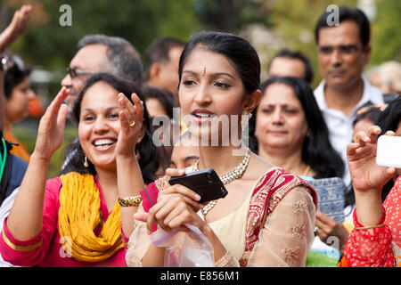 Les femmes indiennes en costume traditionnel Banque D'Images