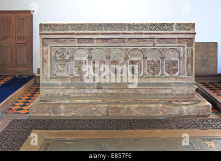 Un exemple d'un tombeau dans la poitrine Blickling église paroissiale, Norfolk, Angleterre, Royaume-Uni. Banque D'Images