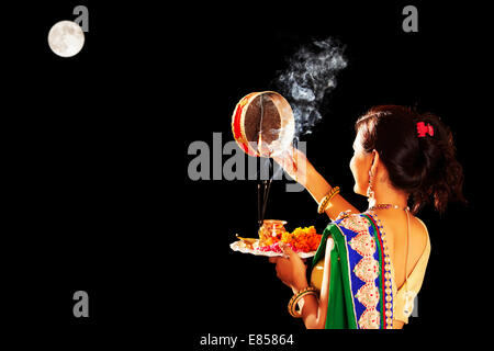 Mesdames Karva Chauth indien pooja Banque D'Images