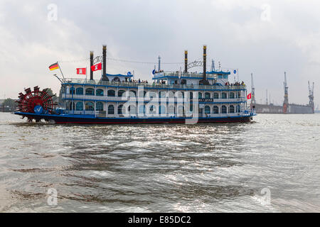 Bateau à aubes de la Louisiane Star Ferry, le port de Hambourg, en Allemagne, en Europe. - Septembre 2014 Banque D'Images