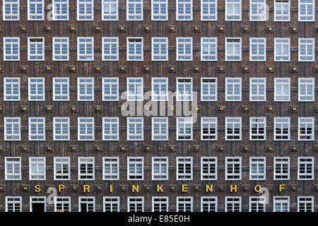 Rangées de fenêtres du bâtiment Sprinkenhof, Hambourg, Allemagne, Europe. - Septembre 2014 Banque D'Images