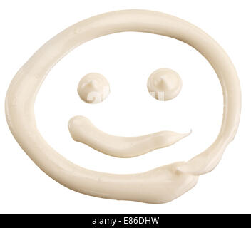 Smiley fait de la mayonnaise. Isolé sur un fond blanc. Banque D'Images