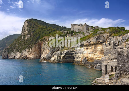 Voir à La Grotta di Byron à Portovenere, Italie, ville de la côte ligure. Banque D'Images