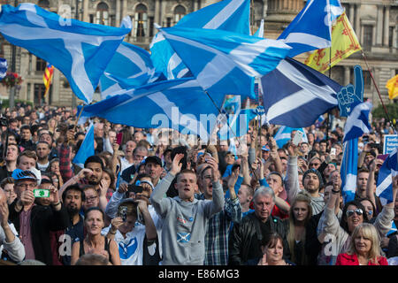 Pro-Scottish Oui Indépendance partisans à George Square dans la semaine de l'indépendance de l'Écosse, Glasgow, Scotla référendum Banque D'Images