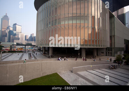 Hong Kong. 30 Septembre, 2014. Le bâtiment du Conseil législatif. Manifestations contre la décision de Beijing à Hong Kong offre les électeurs, le choix des candidats aux élections 2017 Chef de l'exécutif dans la liste approuvée des candidats, plutôt que d'une liste ouverte. Credit : SCWLee/Alamy Live News Banque D'Images