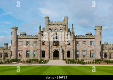 Les ruines de Lowther Hall, près de Penrith, Cumbria, Angleterre, Royaume-Uni Banque D'Images