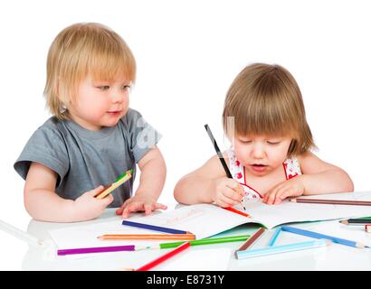 Les enfants s'inspire pencil isolé sur fond blanc. Banque D'Images