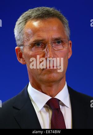 Bruxelles, Belgique. 1 octobre, 2014. Nouveau Secrétaire Général de l'OTAN, M. Jens Stoltenberg parle à sa première conférence de presse au siège de l'Union à Bruxelles, Belgique, Octobre 1, 2014. L'ancien premier ministre norvégien a pris ses fonctions en tant que nouveau chef de l'OTAN mercredi. Credit : Gong Bing/Xinhua/Alamy Live News Banque D'Images