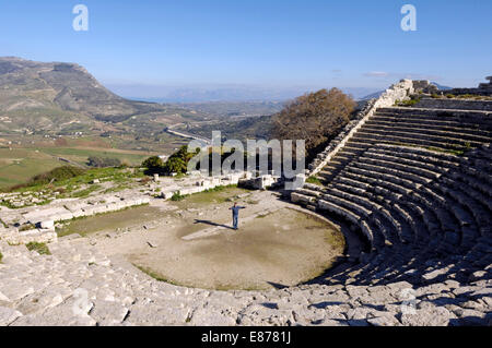 Vue sur le théâtre grec de Segesta, près de Marsala en Sicile Banque D'Images