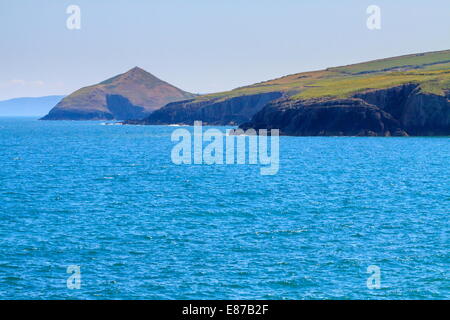 Recherche le long de la côte vers Ceredigion Y Foel Mwnt de la pointe de l'île de Cardigan Banque D'Images