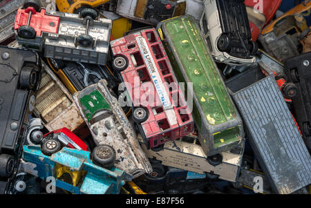 Sélection de jouets à vendre à Pembrey au rallye de vapeur. Carmarthenshire, Pays de Galles. UK. Banque D'Images