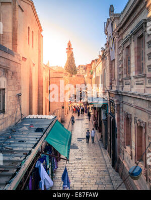 Une rue de quartier arabe de la vieille ville de Jérusalem, Israël Banque D'Images
