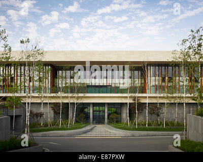 Sifflement Rock Golf Clubhouse, Chuncheon, Corée du Sud. Architecte : 2012 Mecanoo. Entrée paysagée d'altitude. Banque D'Images