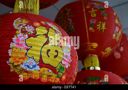 Le festival du Nouvel An chinois avec des lanternes rouges salutations propice Banque D'Images