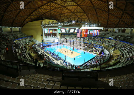 Trieste, Italie. 1 octobre, 2014. PalaTrieste Volley-ball : une vue générale à l'intérieur de PalaTrieste au cours de la FIVB Volleyball Championnat du monde femmes deuxième piscine ronde e match entre la Croatie 3-2 Japon à Trieste, Italie . Credit : Hirano et Yoshihige/AFLO/Alamy Live News Banque D'Images