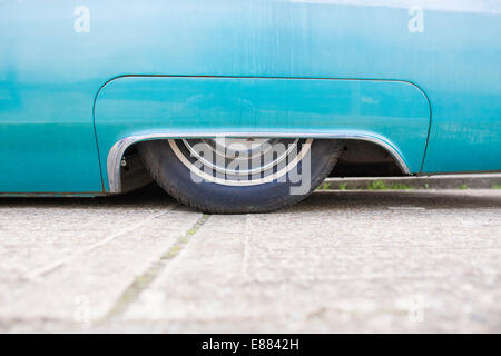 Très faible équitation baby blue American car équipés de suspension. Banque D'Images