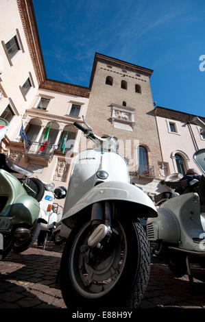 L'Italie, Lombardie, Crema, réunion du scooter Vespa Banque D'Images