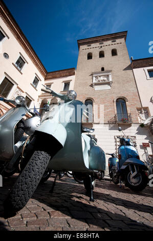 L'Italie, Lombardie, Crema, réunion du scooter Vespa Banque D'Images