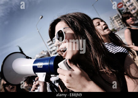 Thessalonique, Grèce. 2Nd Oct, 2014. Démonstration des étudiants en Grèce contre le nouveau plan gouvernemental pour les changements opérationnels dans les écoles secondaires et l'entrée dans les universités Crédit : Giannis Papanikos/Alamy Live News Banque D'Images