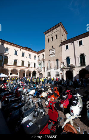 L'Italie, Lombardie, Crema, réunion du scooter Vespa Banque D'Images