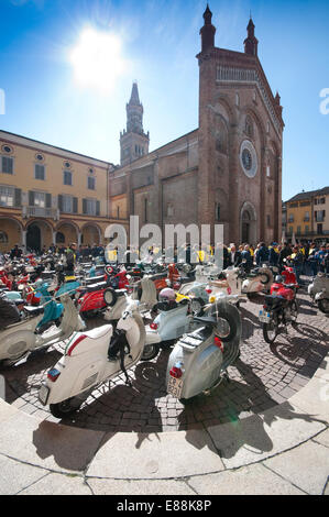 L'Italie, Lombardie, Crema, réunion du scooter Vespa Banque D'Images