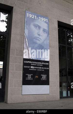 Publicité signer l'occupation soviétique Musée sur Shota Rustaveli Avenue dans le centre de Tbilissi, Géorgie Banque D'Images